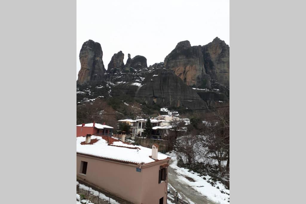 Апартаменты The House Under The Rocks Of Meteora 1 Калампака Экстерьер фото